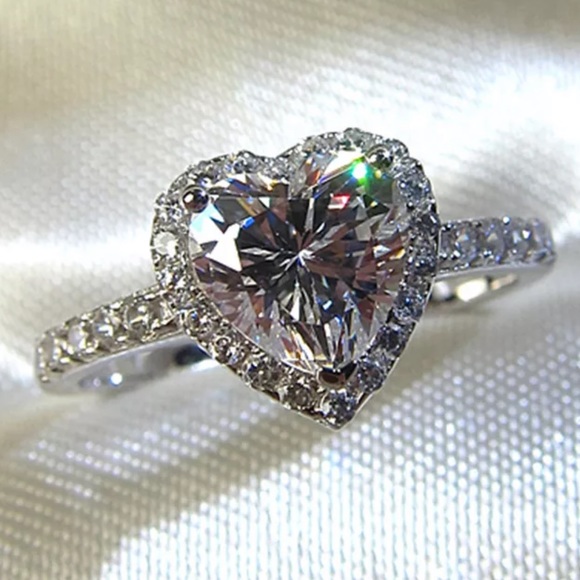 Heart ring diamond crystal rhinestone luxe shaped sparkly silver y2k luxury - Picture 3 of 7